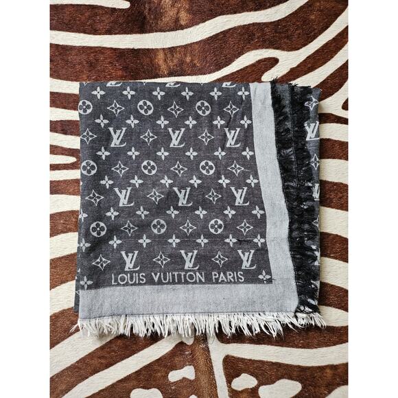 Authentic Cashmere/Wool XL Louis Vuitton Monogram Shawl 56" x 52" - Picture 1 of 5